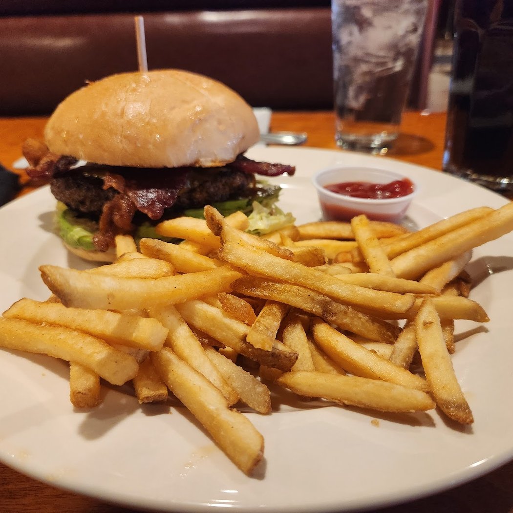Jakers Bar and Grill 3